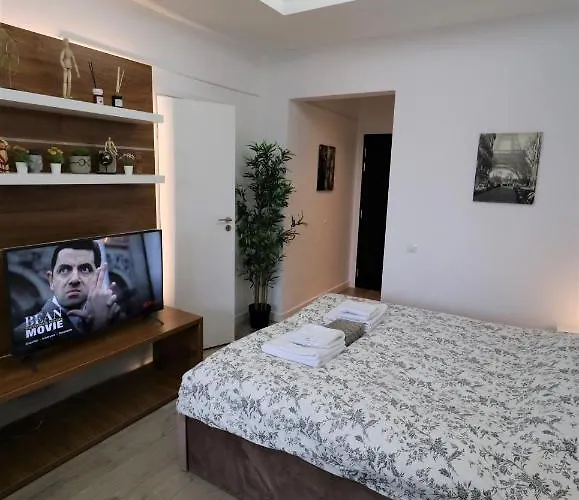 Charming City Center Apartment - Free Minibar