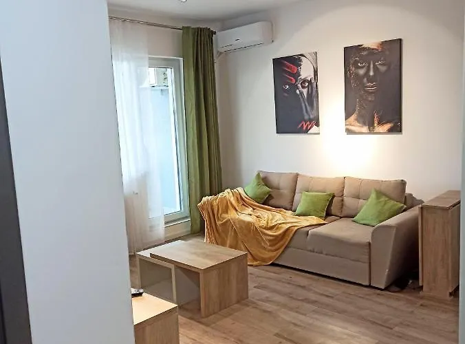 Stylish, Modern 2 Rooms Flat With River View, Near Presidential Palace