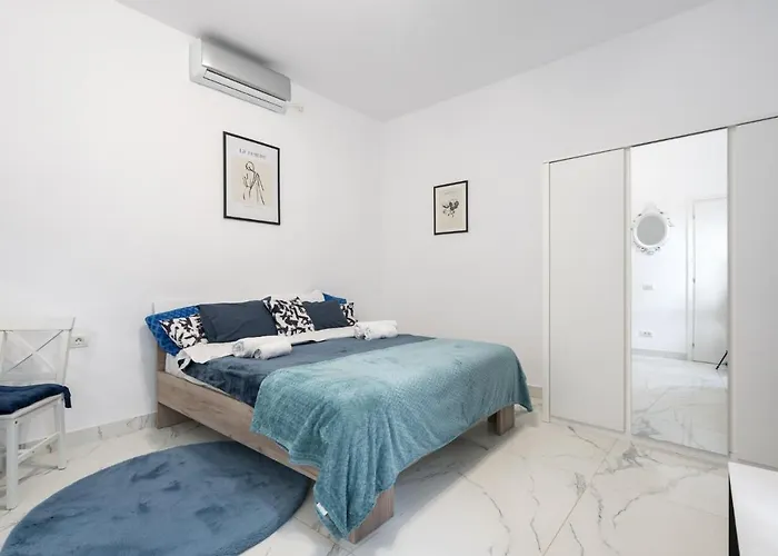 Blue-Line-Apartment-Unirii