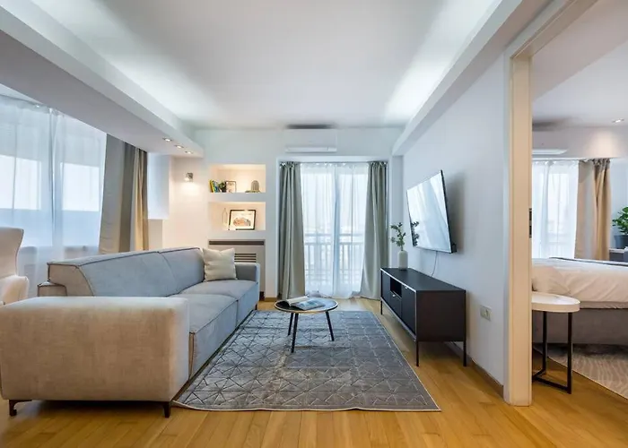 Superb River Views 1Br + Parking