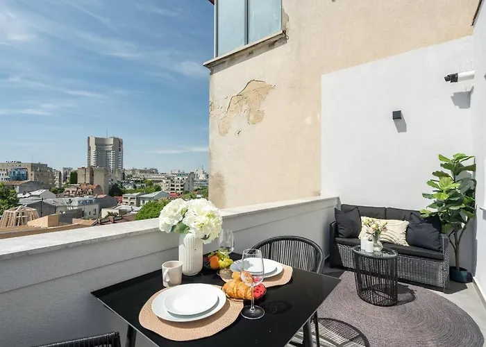 Charming Central Apartment - Netflix + Balcony