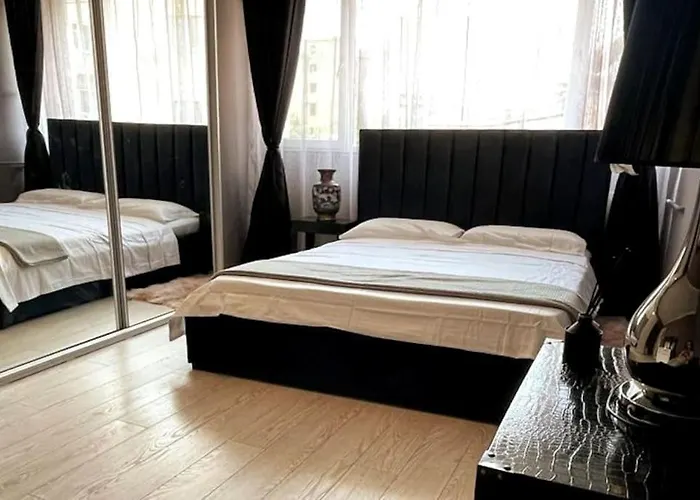 Lucomi\'S Apartment