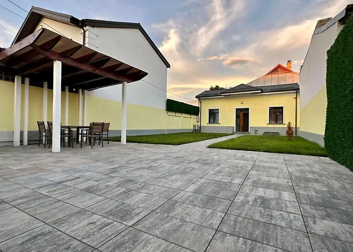 Xox Villa House & Garden Bucharest