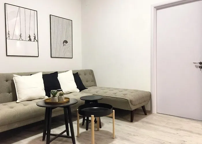 Perfect Home: Cozy 2Br Apt & Balcony