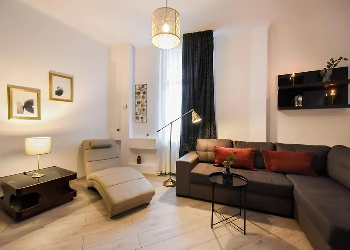 Discover Comfort: Charming & Spacious Apartment In The Old Town