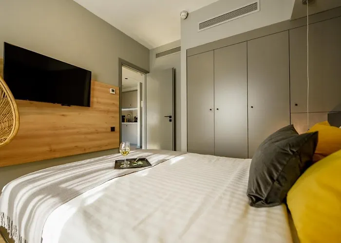 Luxury Apartment Near Radisson Hotel - Wall Projector & Modern Design