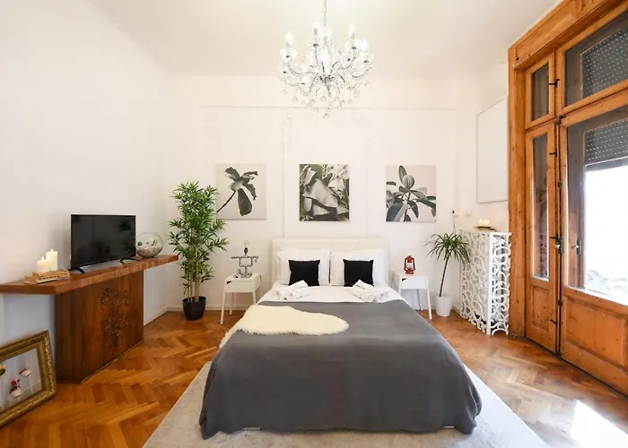 Vintage Elegance, Modern Comfort: 1Br Apartment Overlooking Calea Victoriei