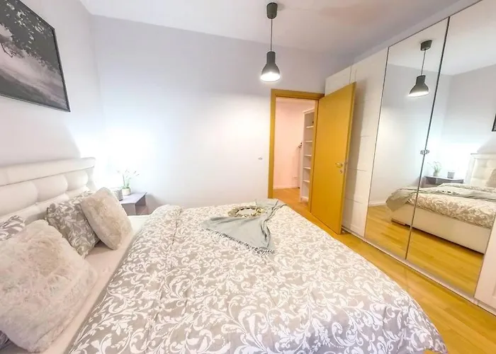 Old Town Spacious Apartment