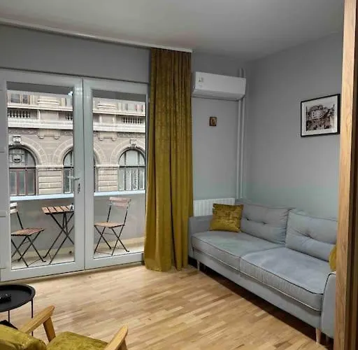 Double Studio Near University Square - 2 Balconies