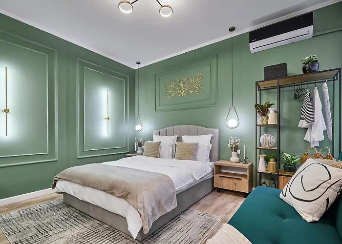 Cozy Green House