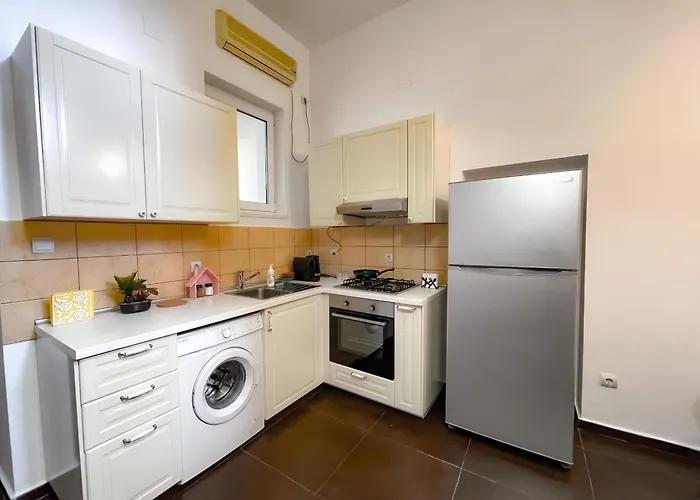 Cool Flat In The Heart Of Bucharest\'S Fun And History