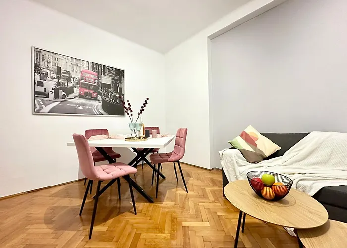 Holiday Apartments Piata Romana With Balcony