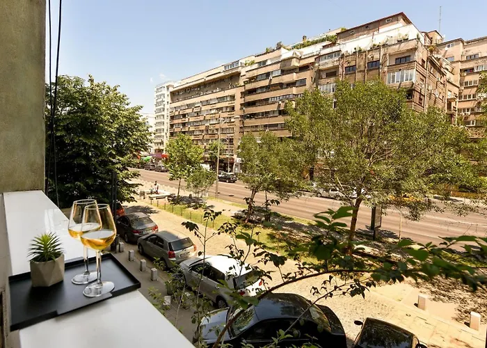 Downtown Oasis: Central Apartments With Cozy Charm