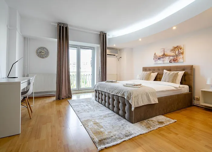 Old City Center River View-4Br-Parliament-Metro-Park