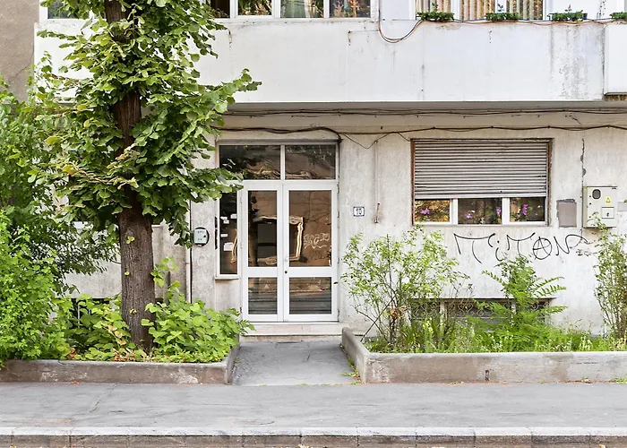 City Heart Retreat Elegant Apartment