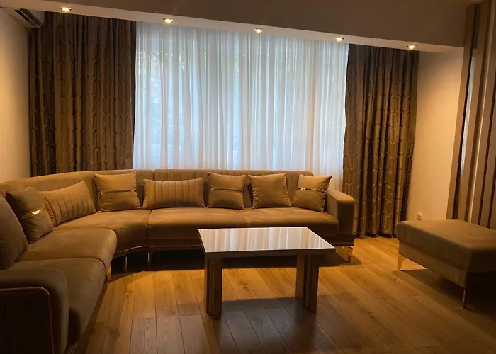 Elegant Suite - Titan Park
