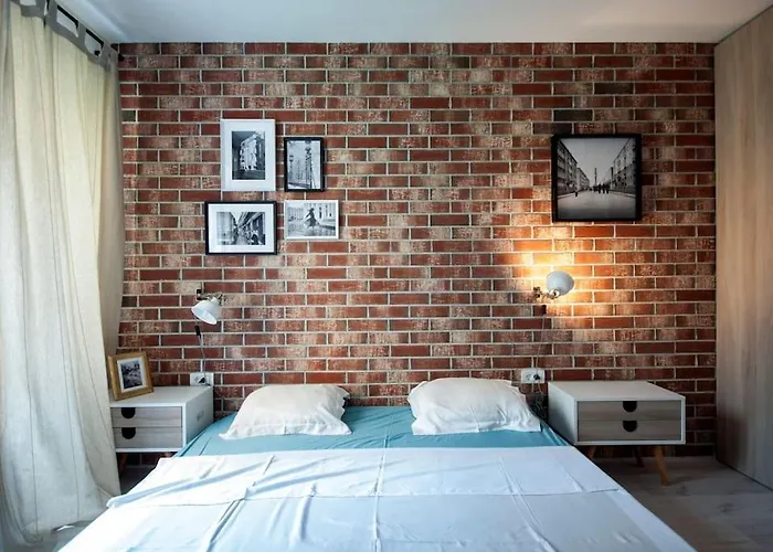 Retro Midtown Apartment