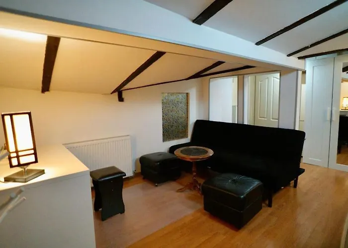 2-Room Cozy Retreat Near City Center