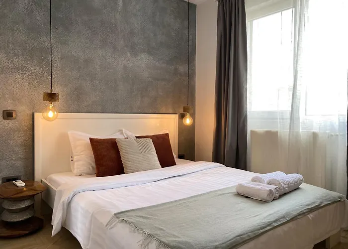 Old Town Overlooking - Vibrant 2Br Apartment