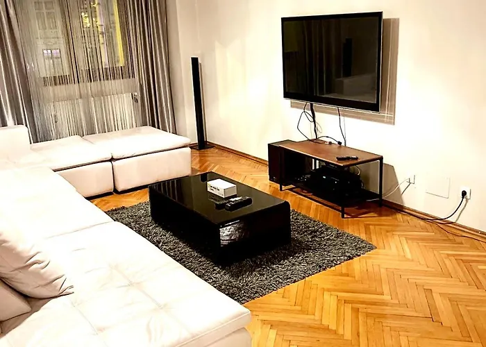 Romana 100 Sqm Deluxe Apartament