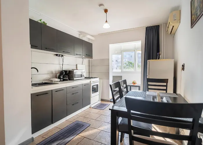 Rustic & Spacious 3Br Apartment