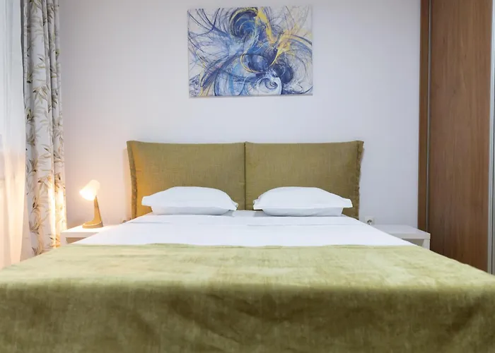 Old Town Central Oasis - Secured Parking Nearby - Self Check In - Metro Station At 1Min