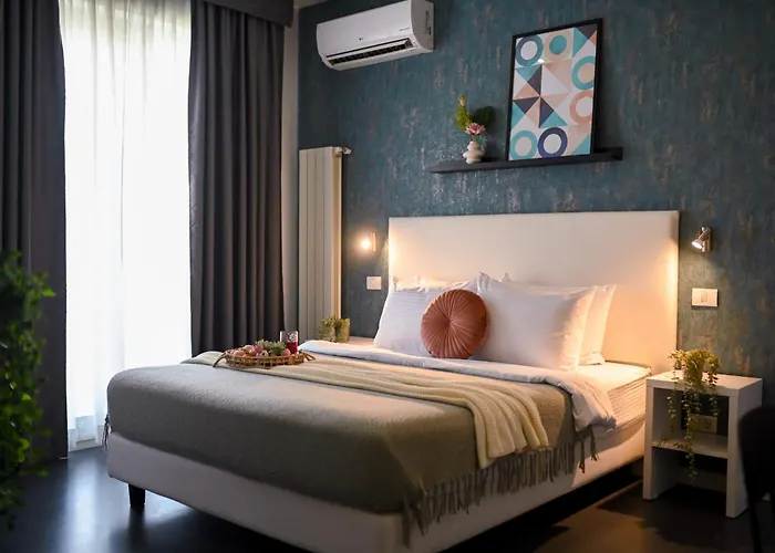Urban Elegance - Stylish Central Accommodation