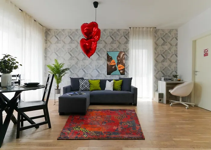 Sara - Stylish Apt With Balcony Near Piata Obor
