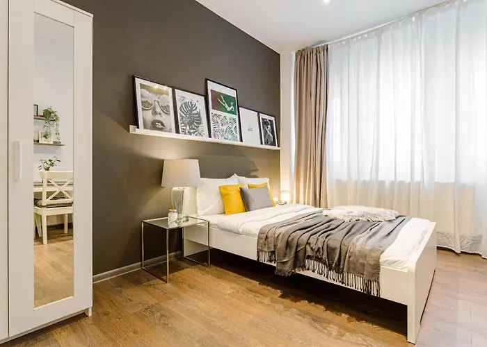 Urban Vibes - Chic Apartments On Smardan Street