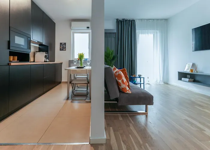 Ana - Cozy & Quiet Apt With Balcony & Garden View