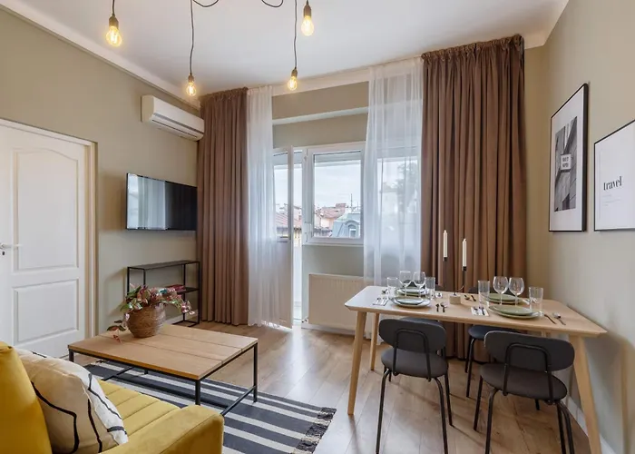 Modern Suite On Historic Calea Victoriei