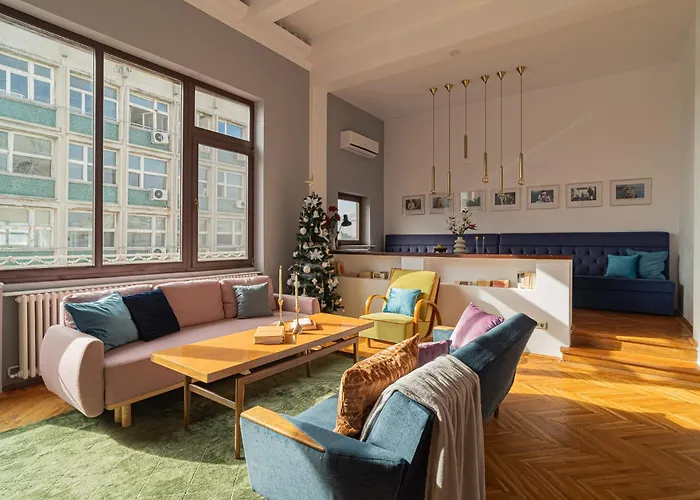 Spacious 3Br Atrium Penthouse, Balcony, Cismigiu
