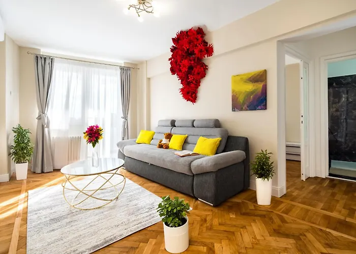 City View Apartment With Private Balcony