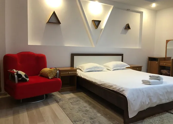 Charming And Intimate Getaway In Bucharest - Near Unirii Square