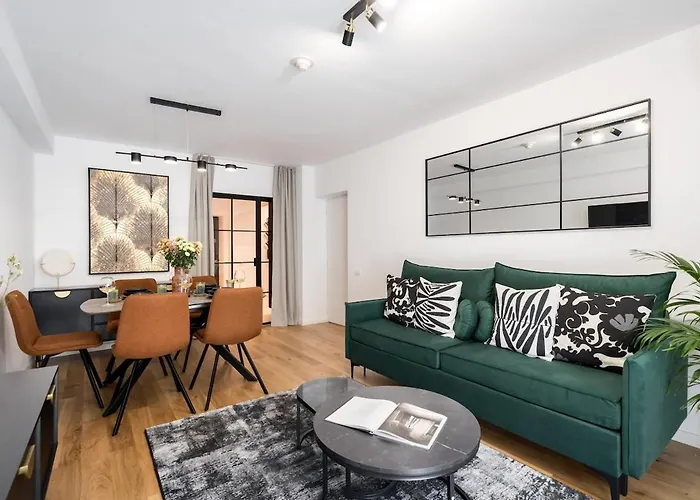 Sunny 2Br Large Midtown Flat - 3 Superb Balconies