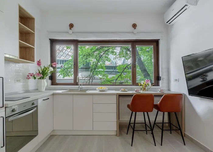 Modern & Bright Studios On Amzei Square