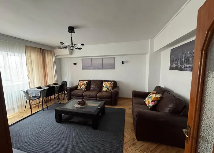 Decebal Apartment Overlooking The Boulevard