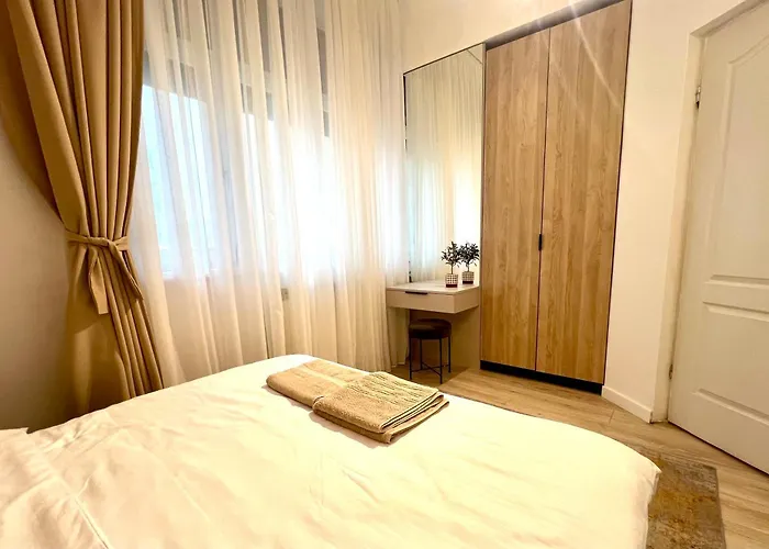 Nice Flat In Villa Near Old Town