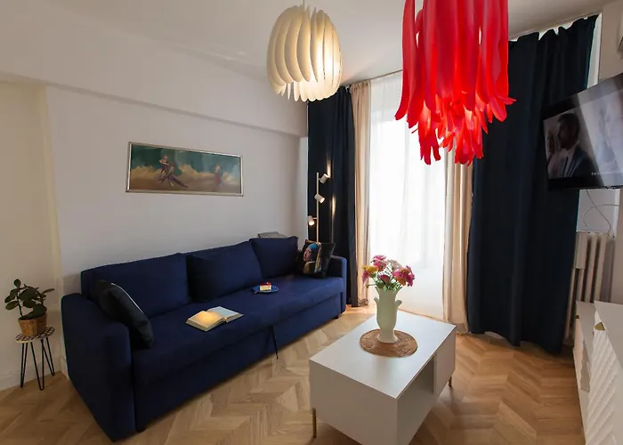 Saturn - Central Stay On Iconic Calea Victoriei