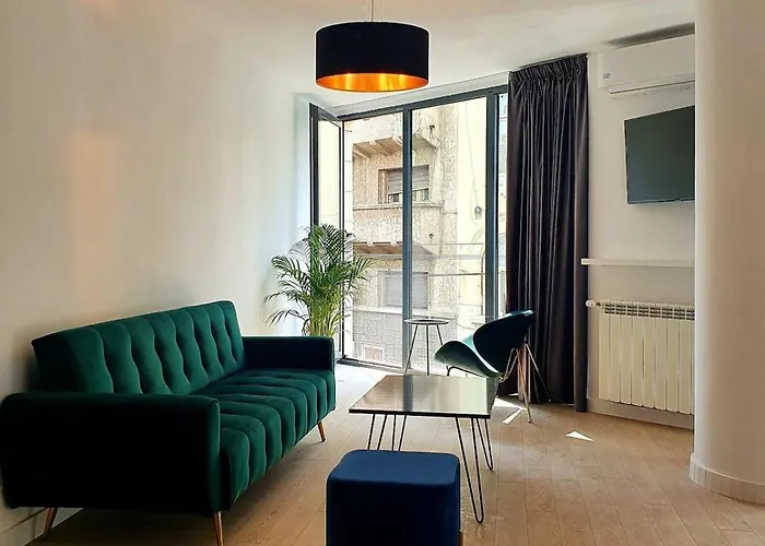 Central Modern Apartment In New Building