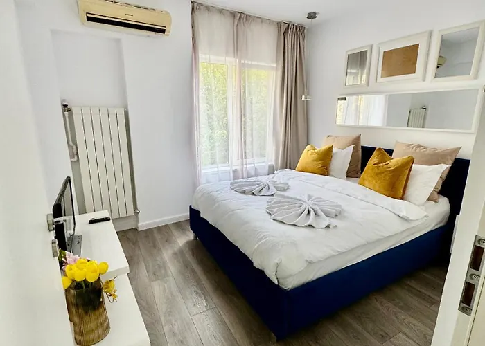 Metropole Apartments Romana Square