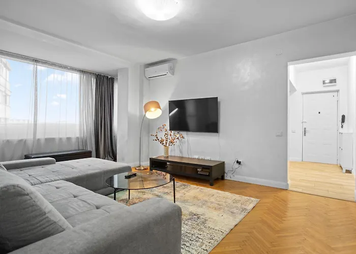 New Luxurious Central Apartment With Park View