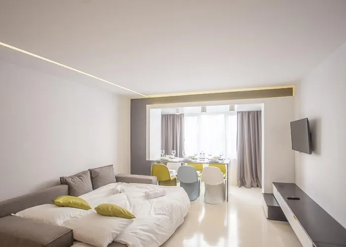 Royal Atheneum By Citylife Suites