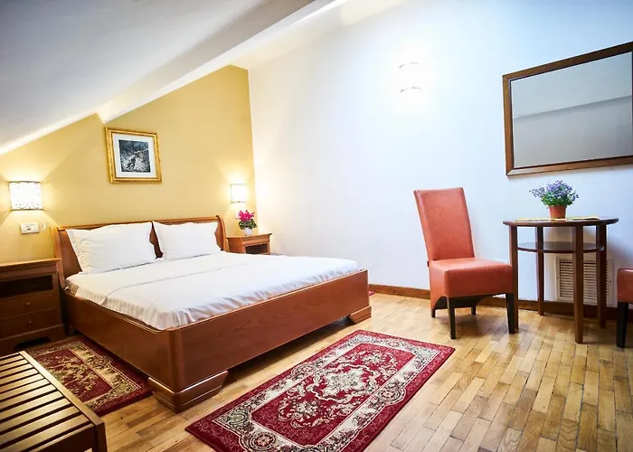 Cozy Attic Room VI