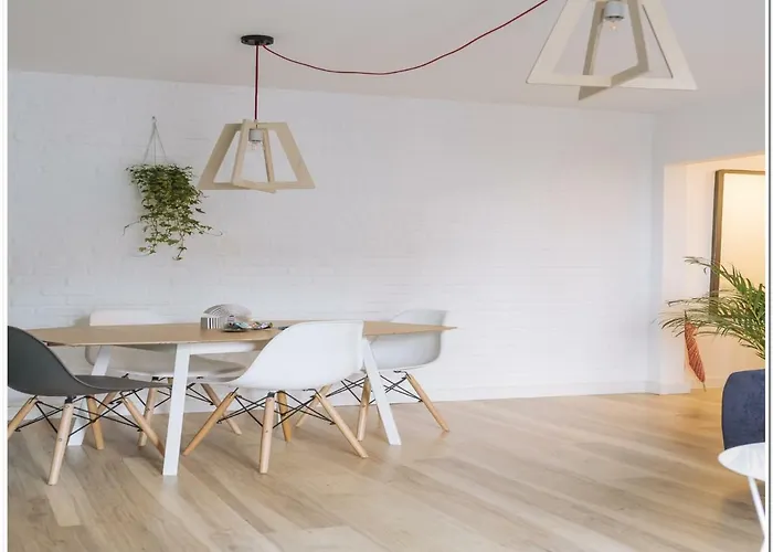 Spacious, Lovely, Bright Apartment In The Old Town