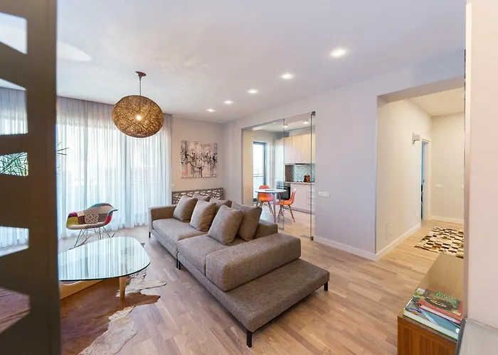 The Shades Of Grey-Tranquil 4Th-Floor Apartment Baneasa Area