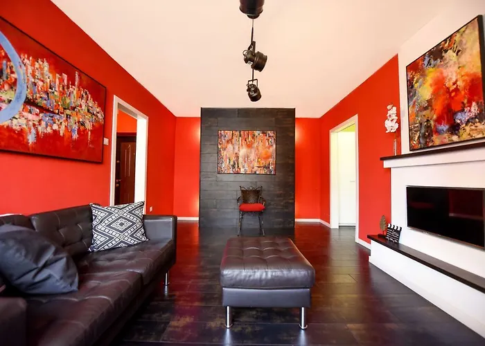 New - Luxurious Old Town Apartment - Homey Residence