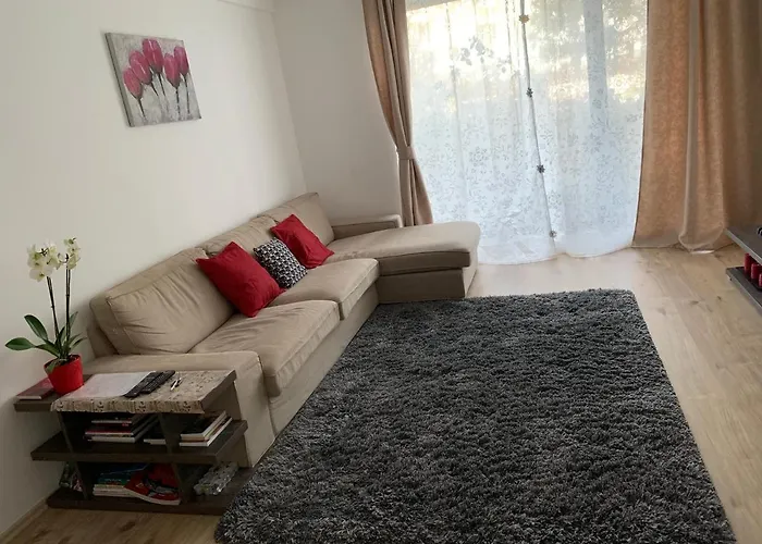 Beautiful Greenfield Apartment