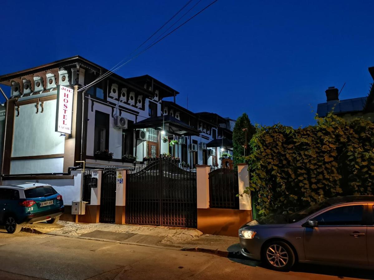 Joe Hostel *
