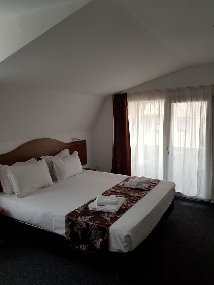 Hotel Tranzzit